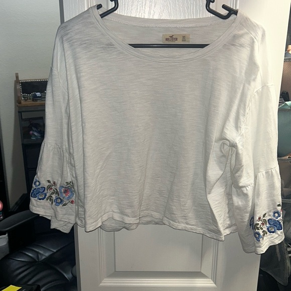 Crop bell sleeve blouse - Picture 1 of 4